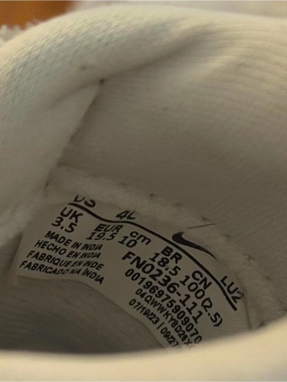 Nike Kids' White Low-Top Sneakers Size 4C Go with The Box